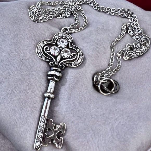 Key pendant charm necklace Key charm necklace Key pendant jewellery Rhinestones - Picture 7 of 17